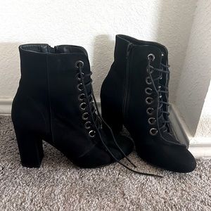 Heeled black boots